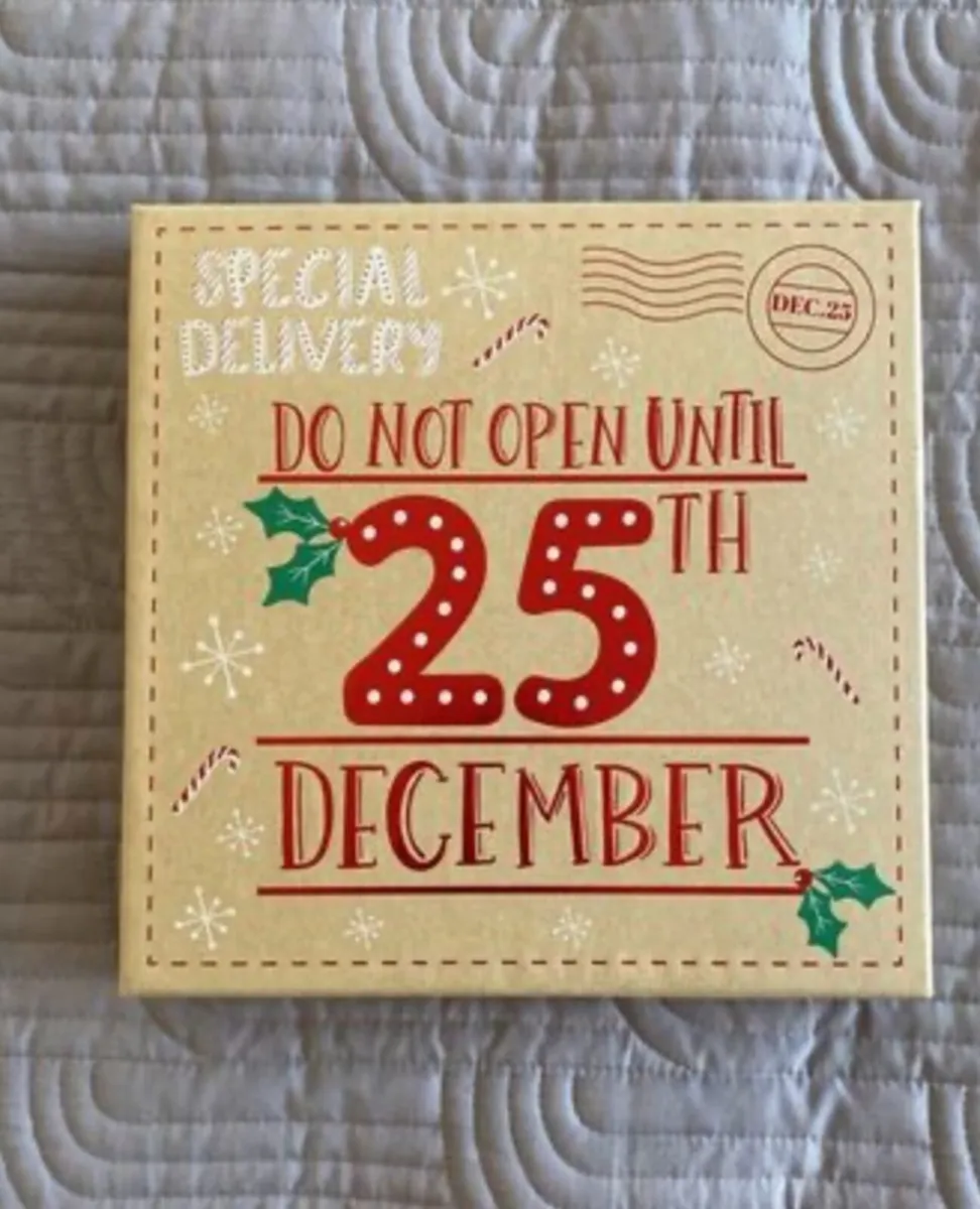 Christmas box - Image 1