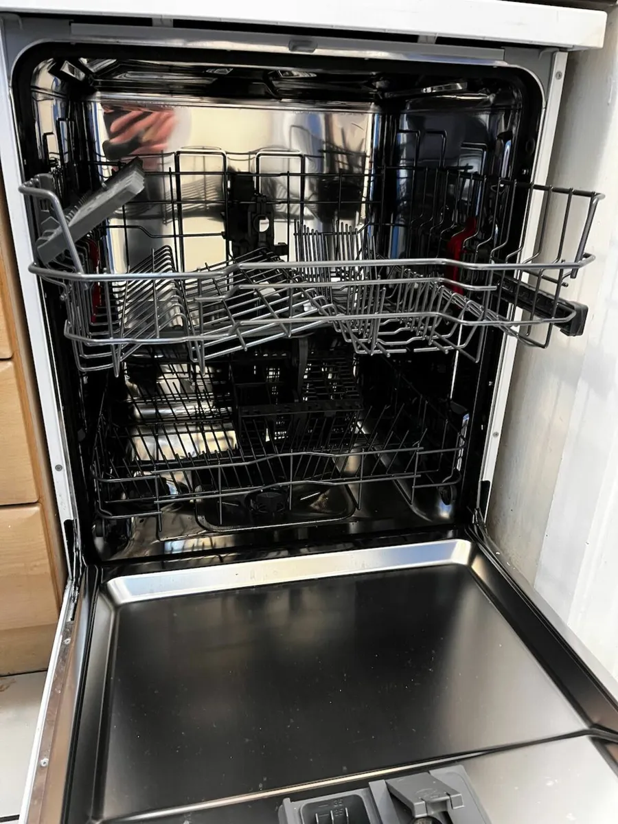 Whirlpool Dishwasher Hardly Used - Image 2