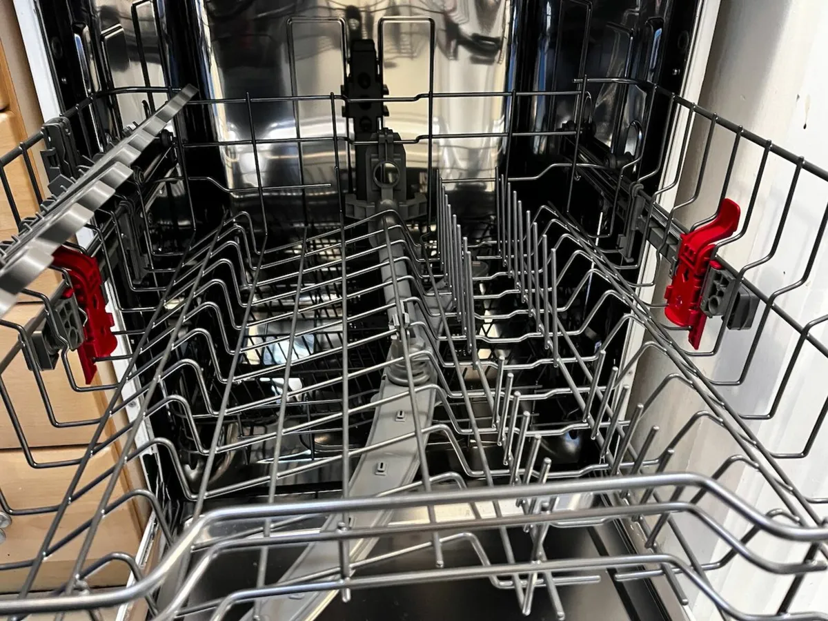 Whirlpool Dishwasher Hardly Used - Image 4