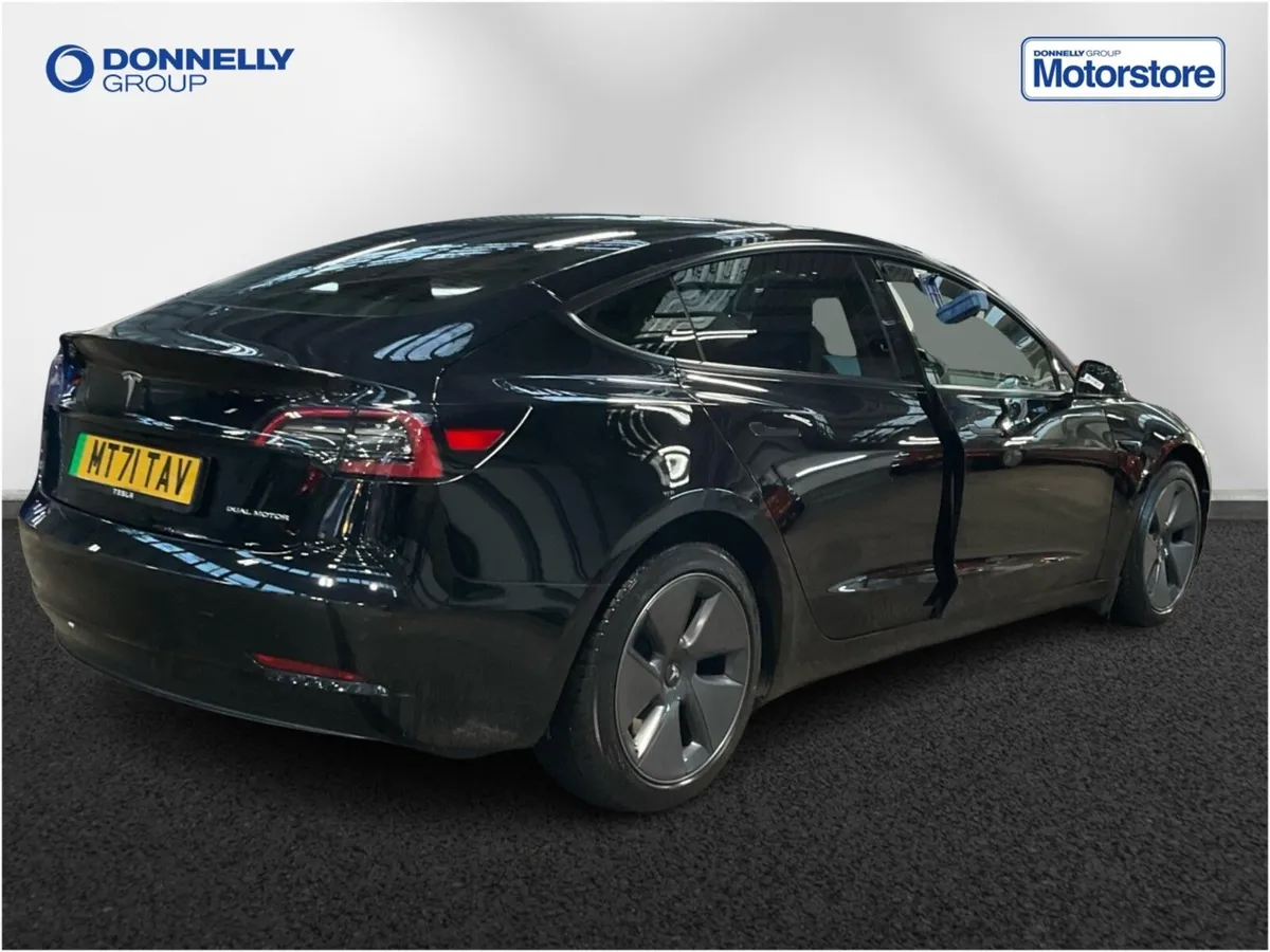 Tesla Model 3 Saloon Long Range - Image 2