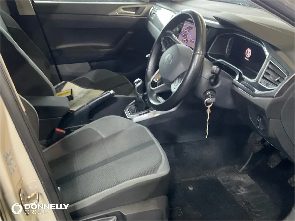 Volkswagen Polo Hatchback Style - Image 4