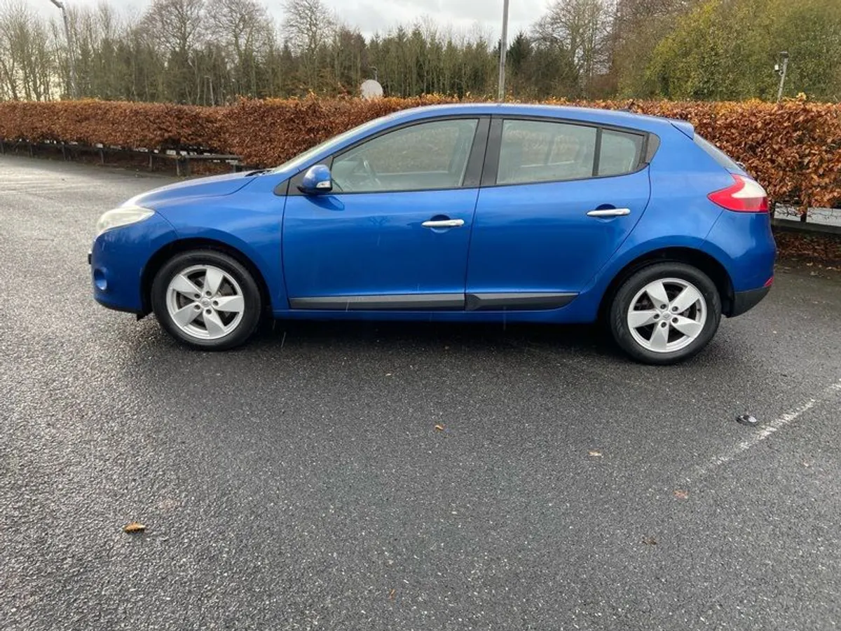 2011 Renault Megane 1.5 DCI TomTom 5 Door - Image 2