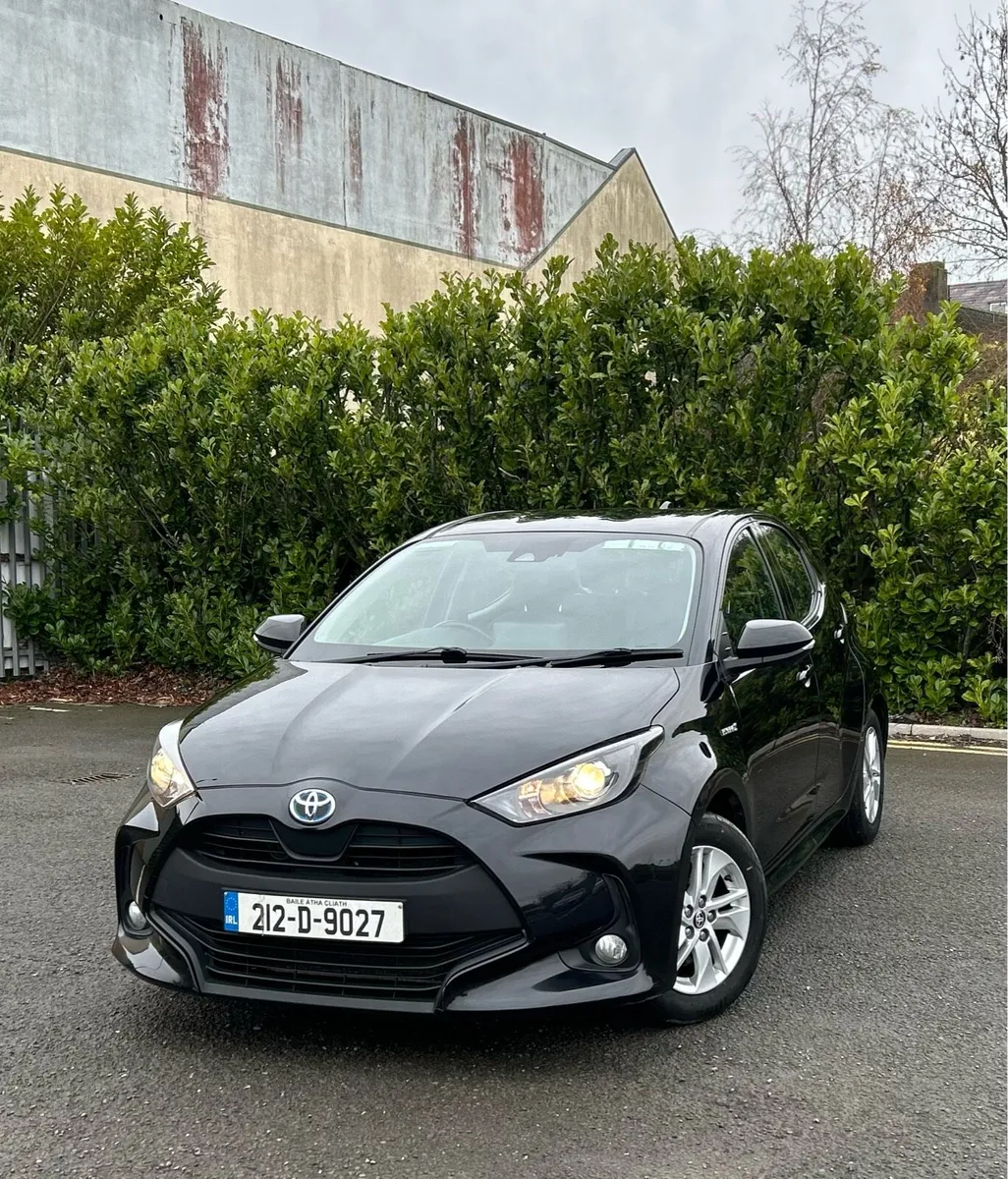 Toyota Yaris hybrid automatic - Image 2