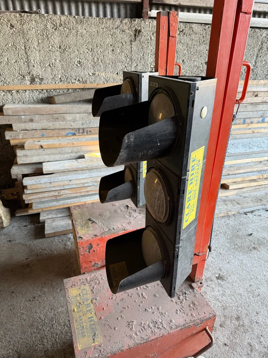 Traffic lights - Image 1