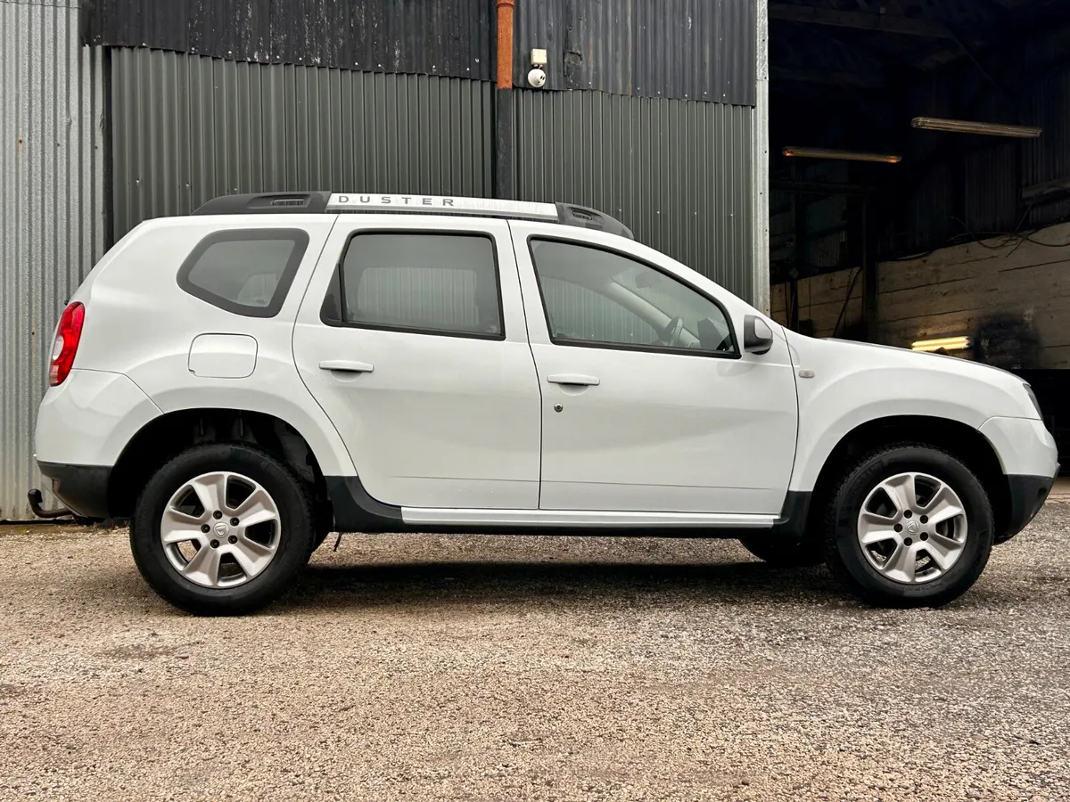 Dacia Duster 2016 one owner from new immaculate - Image 3