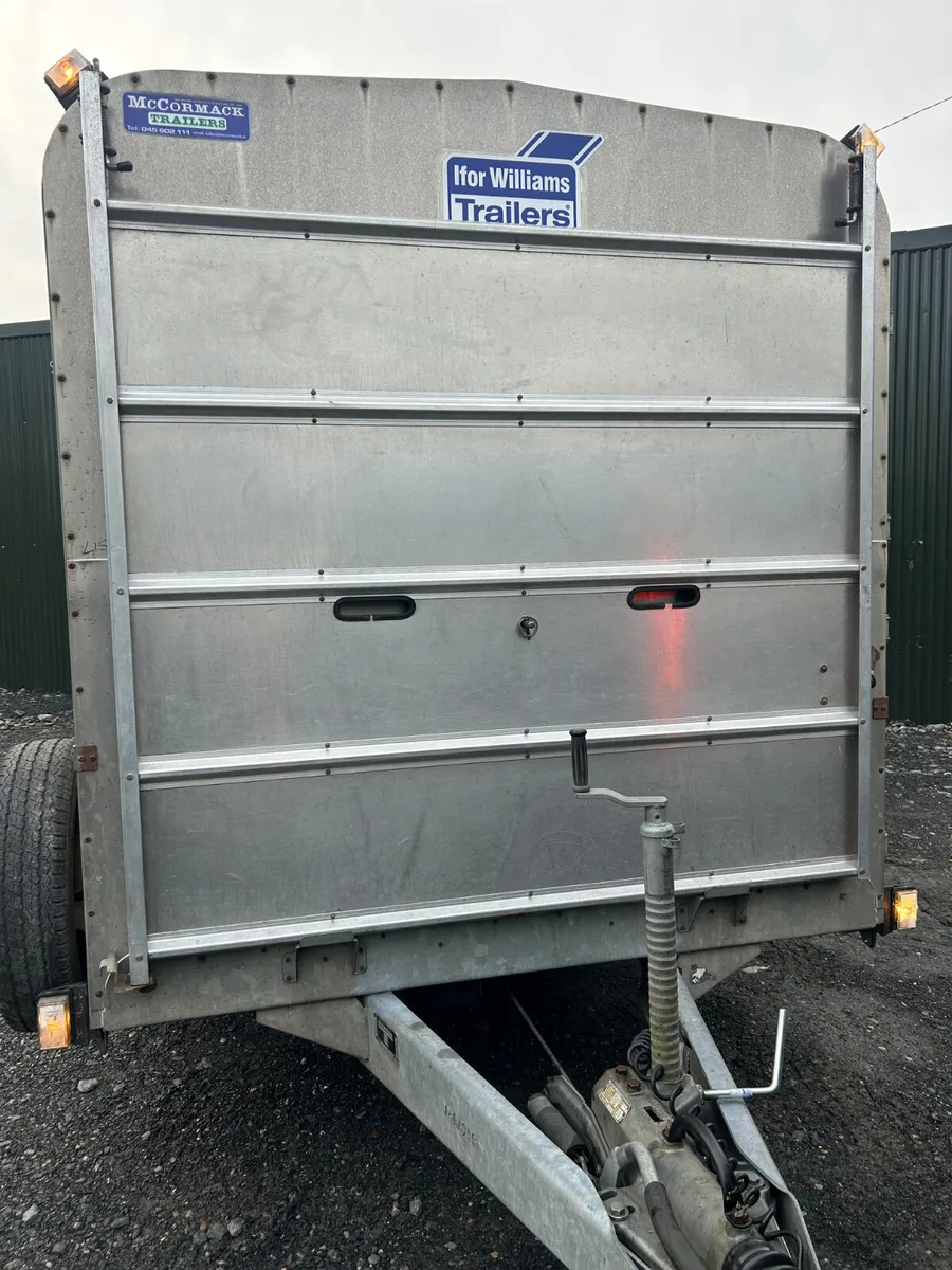 Ifor Williams TA510 12 ft Livestock Trailer - Image 3