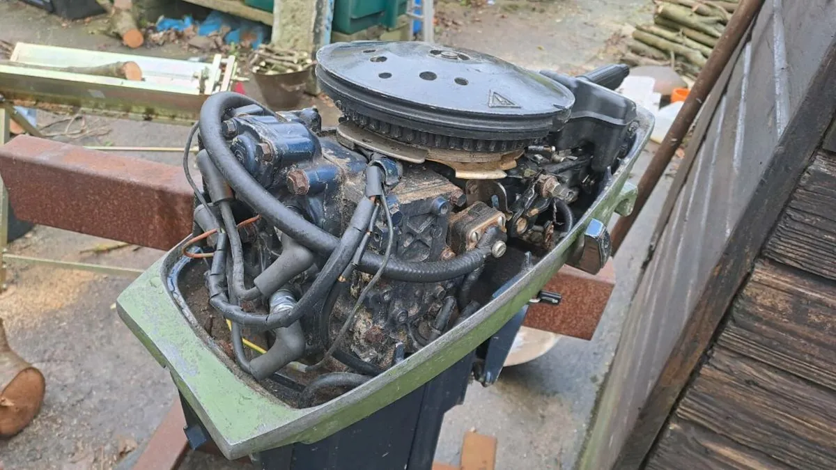 Mariner 15 longshaft 2 stroke outboard engine - Image 1