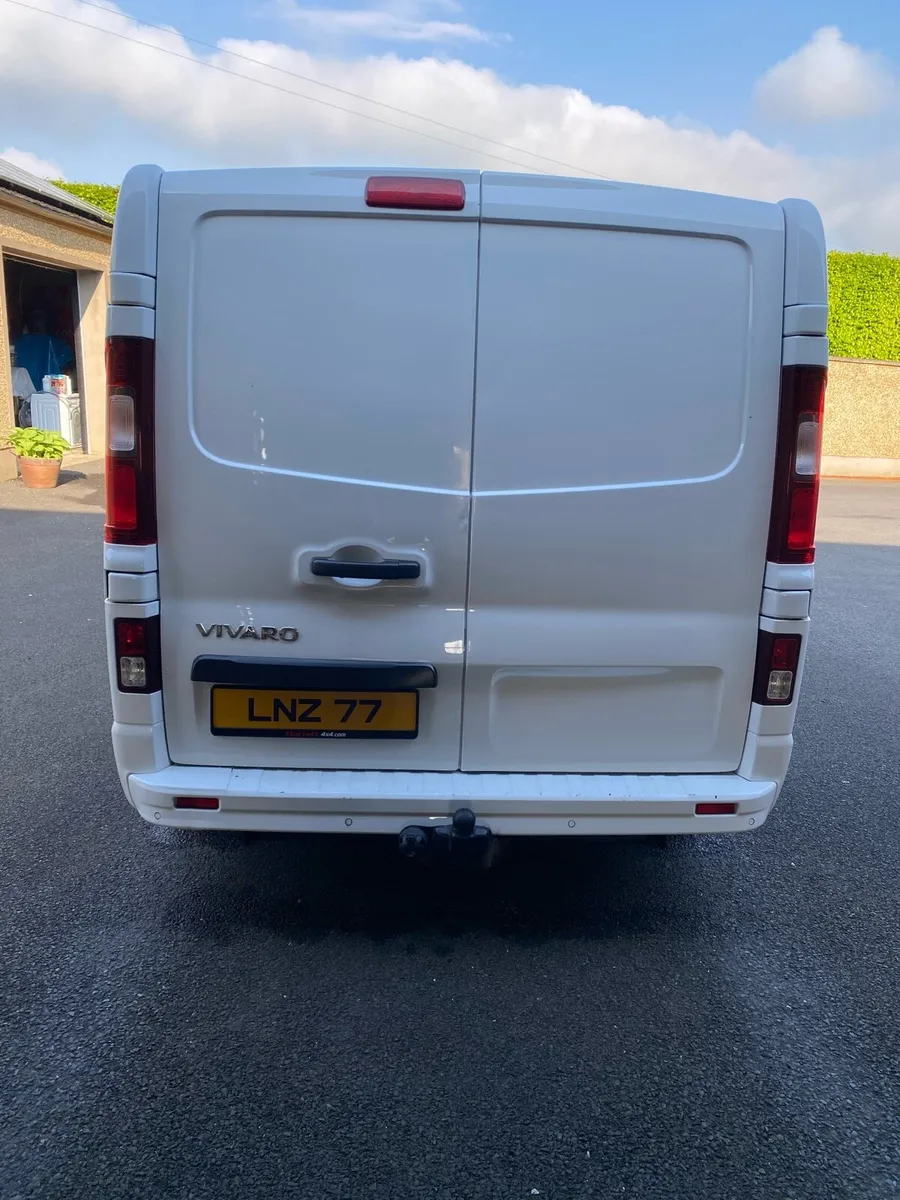 Crew cab van - Image 3