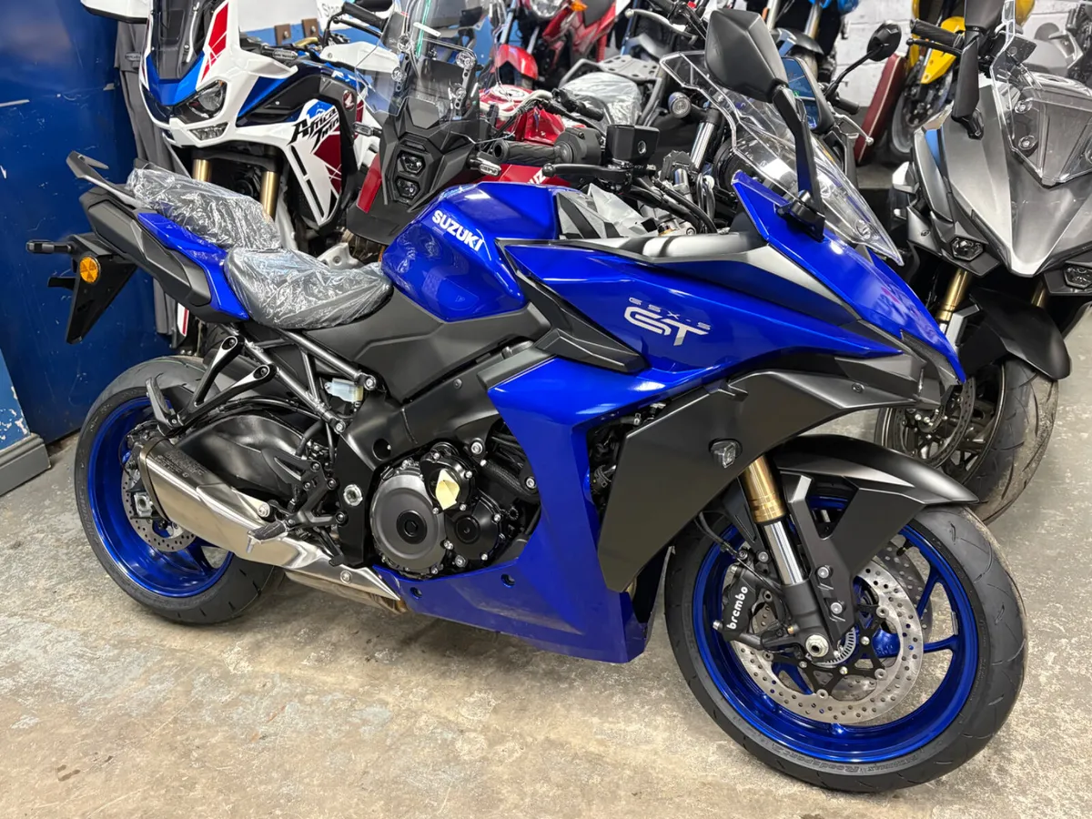 2025 SUZUKI GSX-S GT1000 - Image 2