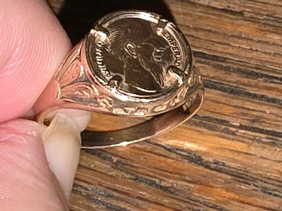 VINTAGE SOVEREIGN, 9CT THICK Gold Unisex Ring ! - Image 2