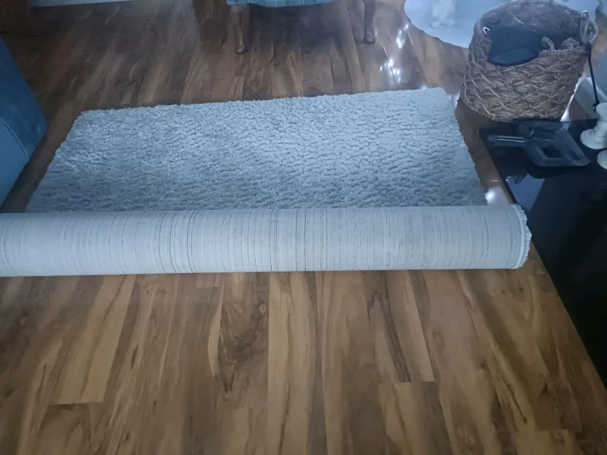 Large light grey rug ⬜ 🩶 - Image 4