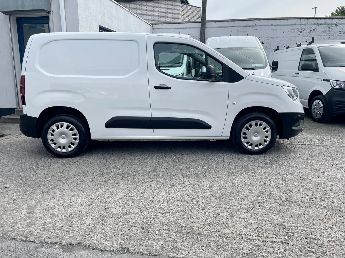 Opel Combo L1 1.5 CDTI Diesel 100BHP SWB,2022 - Image 3