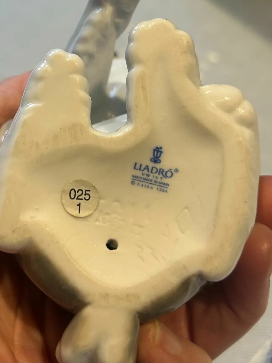 Collectable Lladro Small Dog Figurine - Image 4