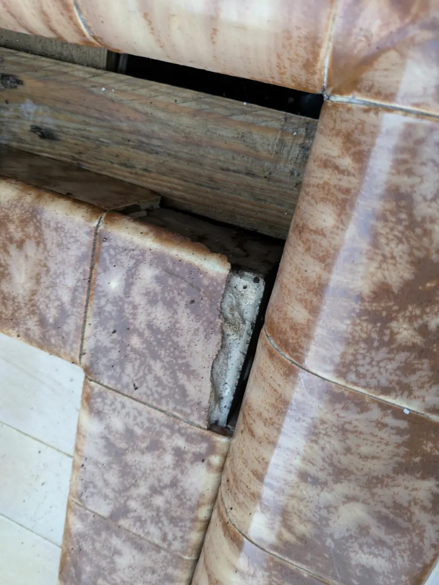 Vintage 1930s-Style Tiled Fireplace and Hearth - Image 2