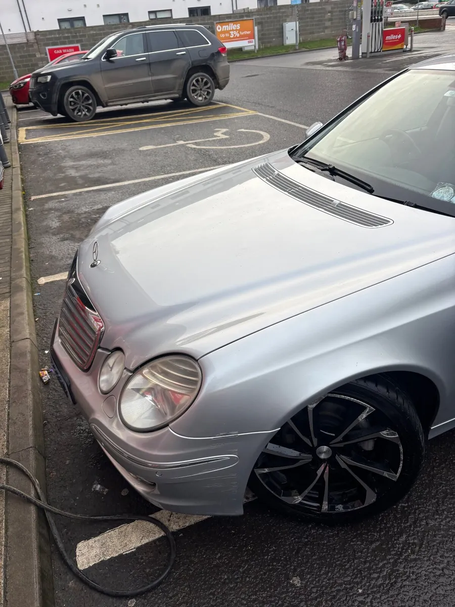Mercedes-Benz E-Class 2008 - Image 2