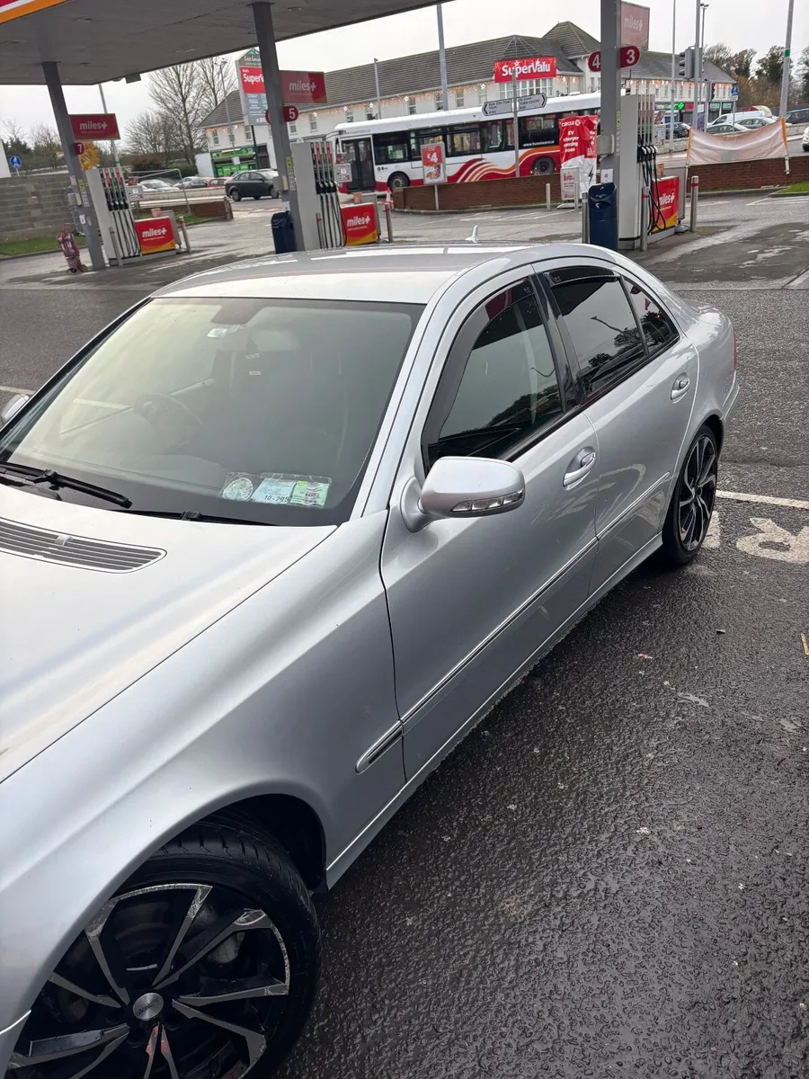 Mercedes-Benz E-Class 2008 - Image 4