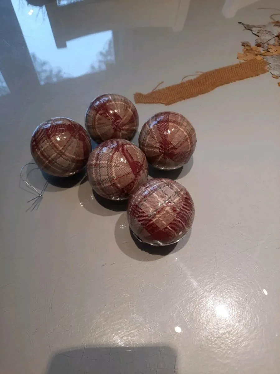 26 Christmas baubles - Image 1