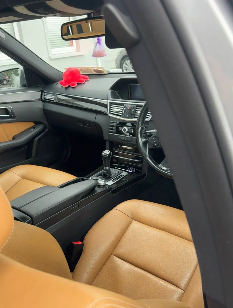 Mercedes-Benz E250 / 2010 / 150kw - Image 3