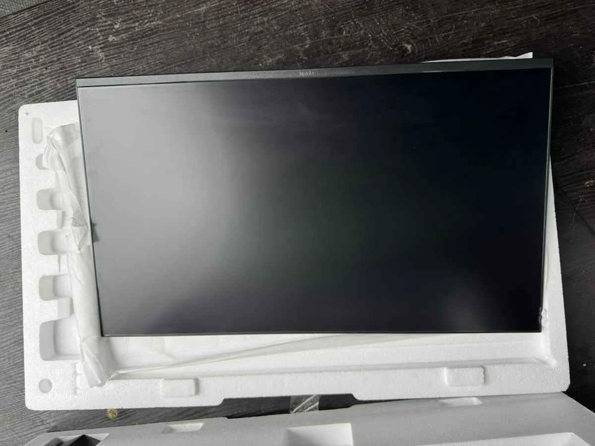 27 inch computer monitor - Image 2