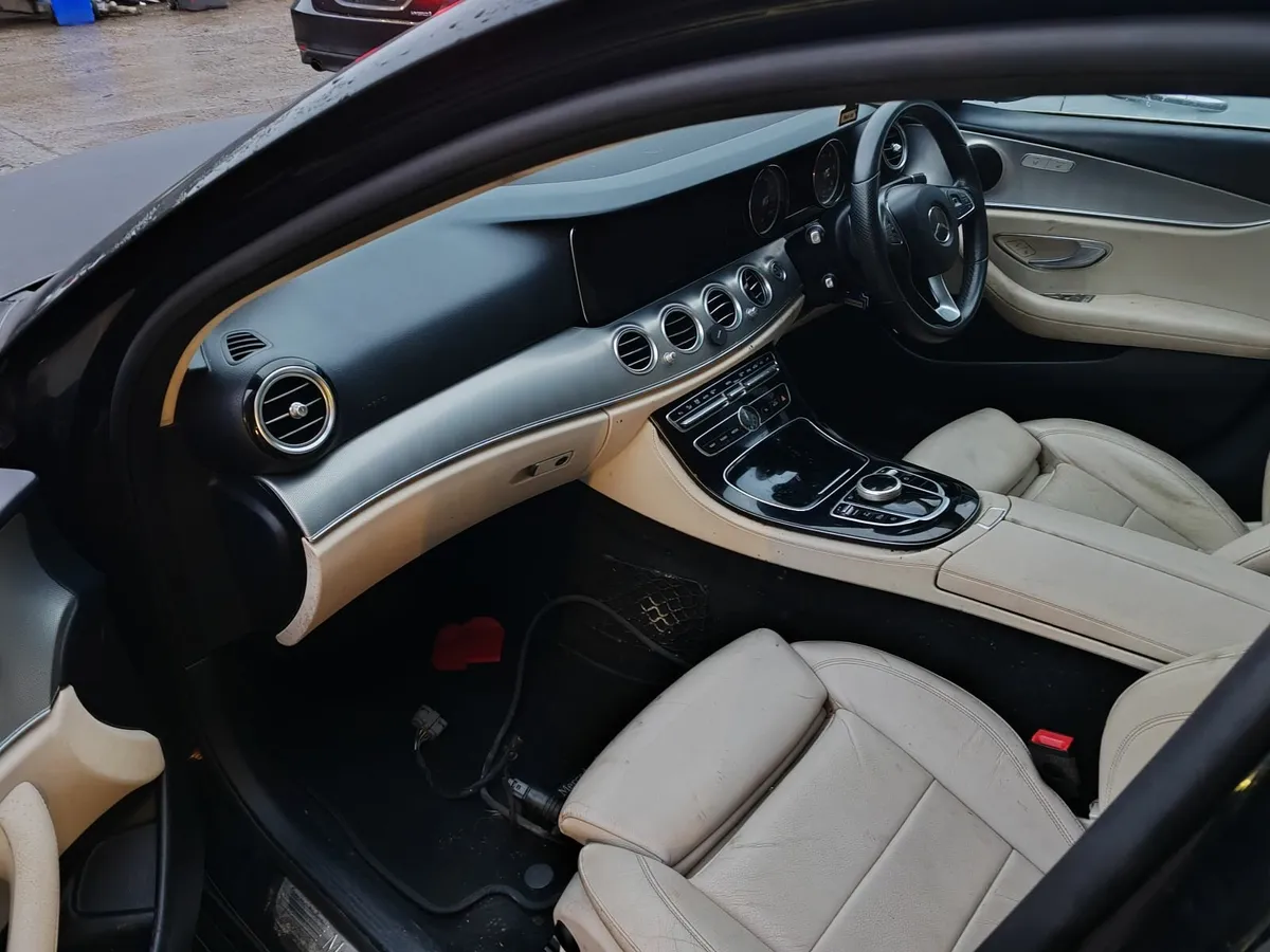 18 Mercedes E200 AMG LINE - Image 2