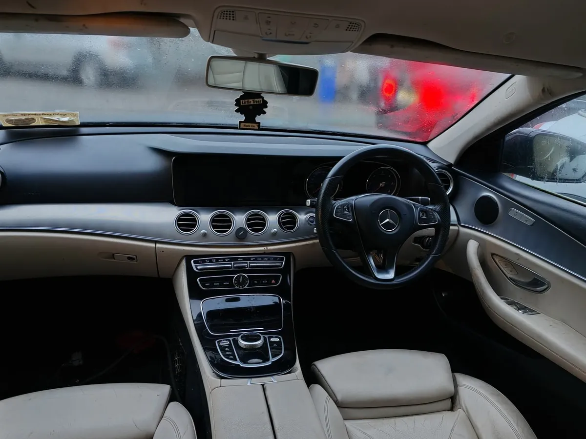 18 Mercedes E200 AMG LINE - Image 4