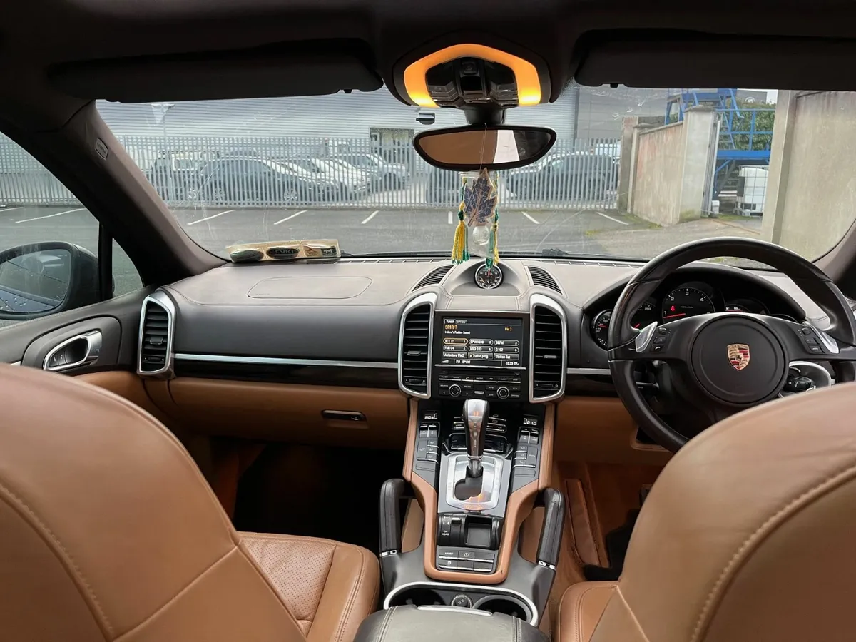 LOW Miles Porsche Cayenne 2013 N1 Crewcab - Image 3