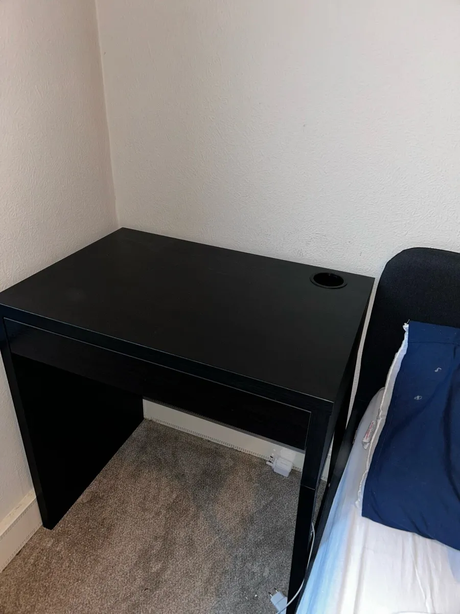 Desk + chair - Geeat condition - Image 1