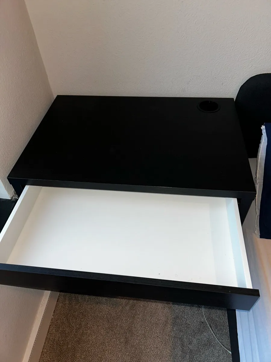 Desk + chair - Geeat condition - Image 2