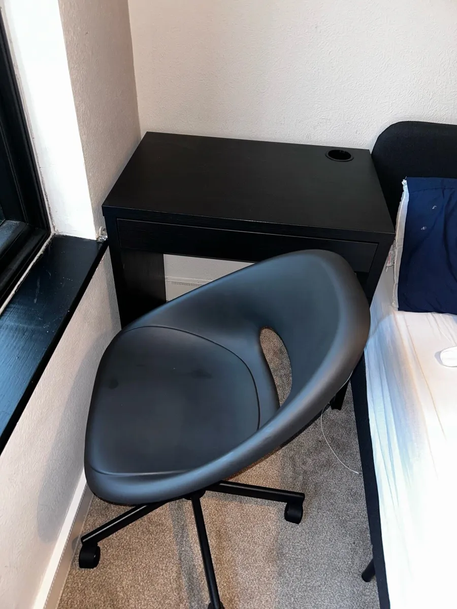 Desk + chair - Geeat condition - Image 3