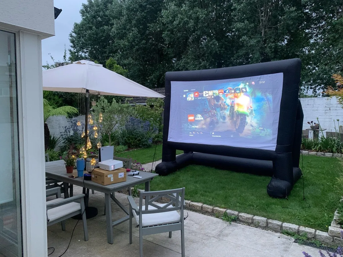 Projector screen - Image 1