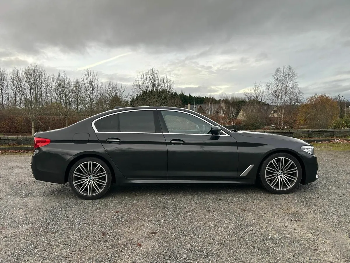 BMW 5-Series 2017 - Image 2