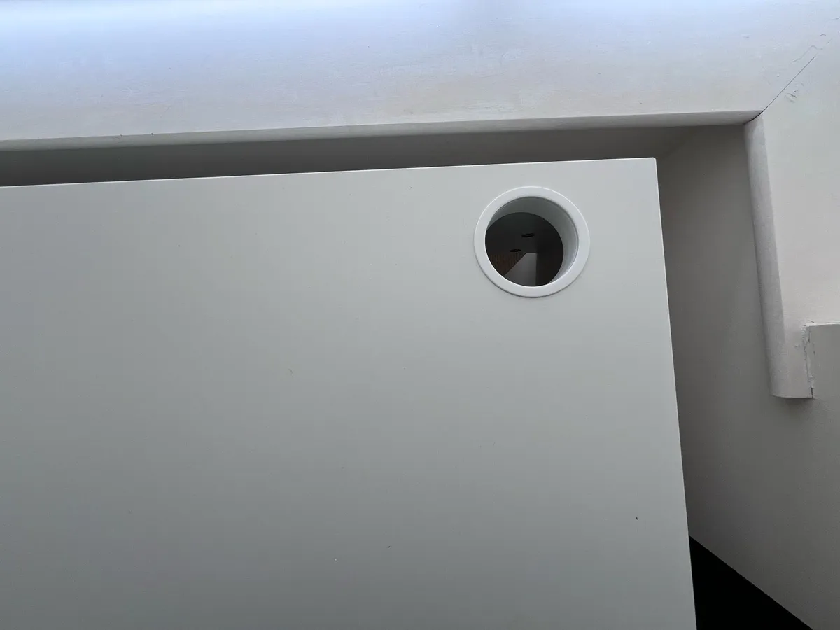 IKEA MICKE Desk 142x50 cm - Image 3