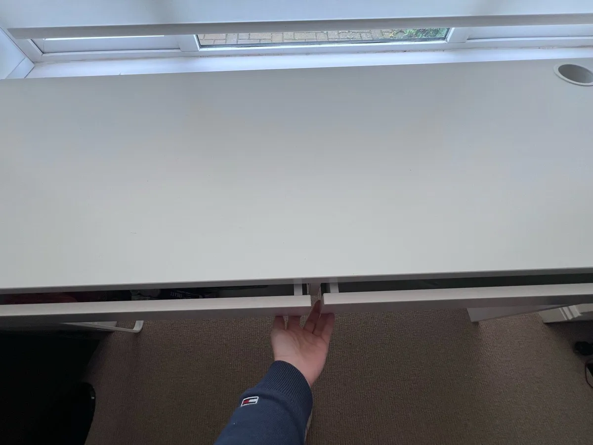 IKEA MICKE Desk 142x50 cm - Image 4