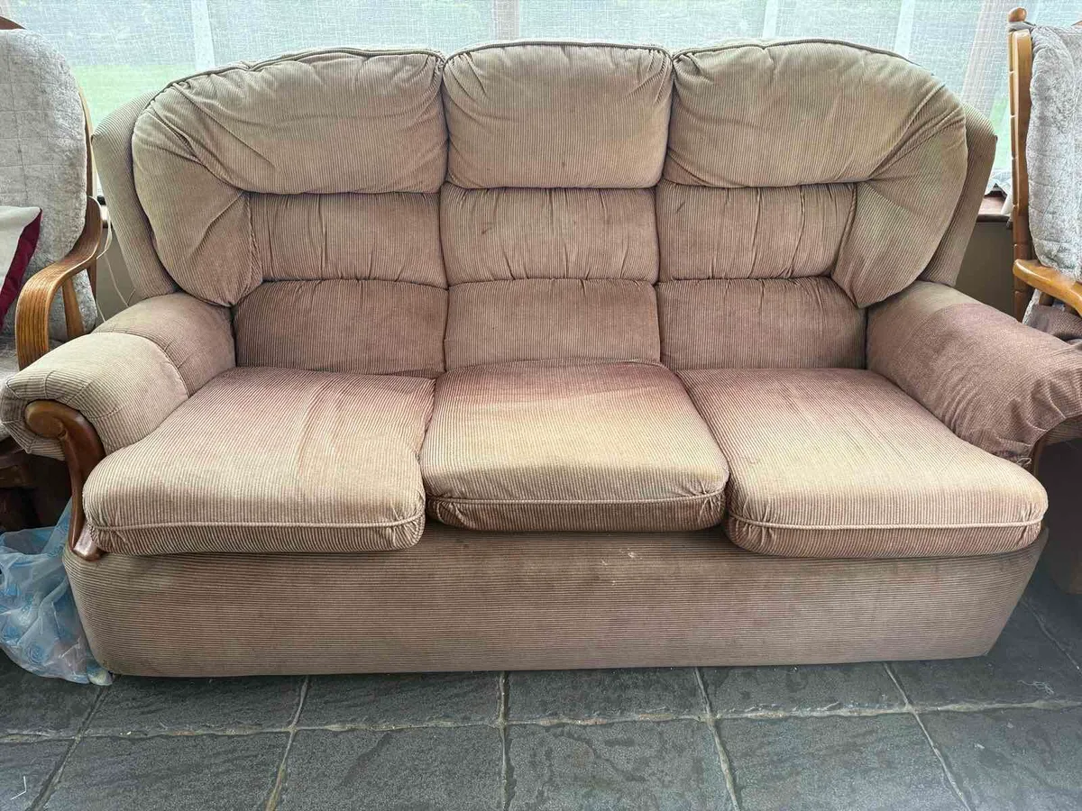 Couch and 2 rocking chairs - Image 1