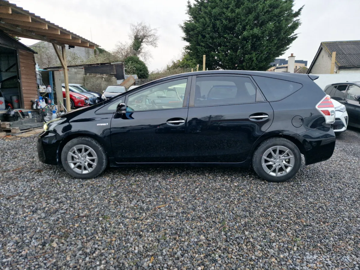 Toyota Prius 7 SEATER // self charging hybrid - Image 4