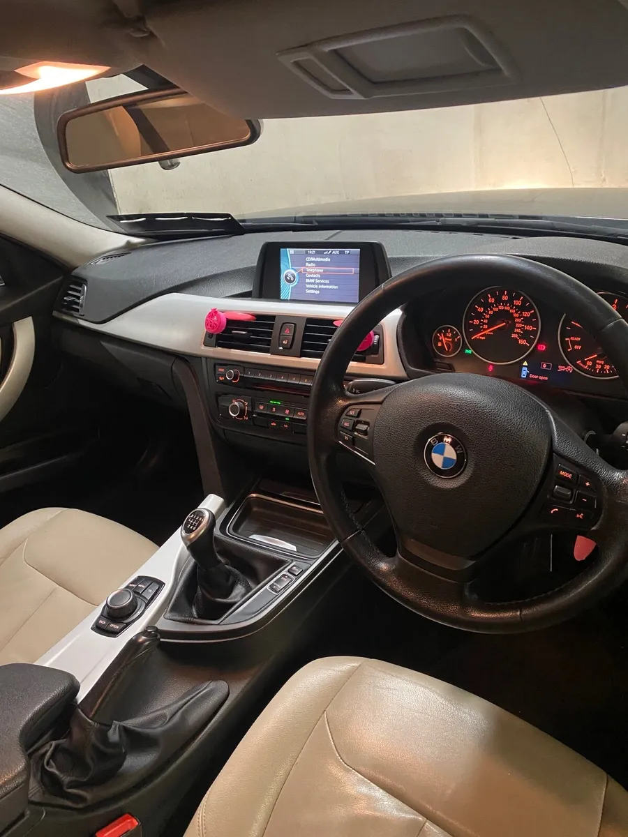BMW 3-Series 2012 ES Leather Low Mil. - Image 2