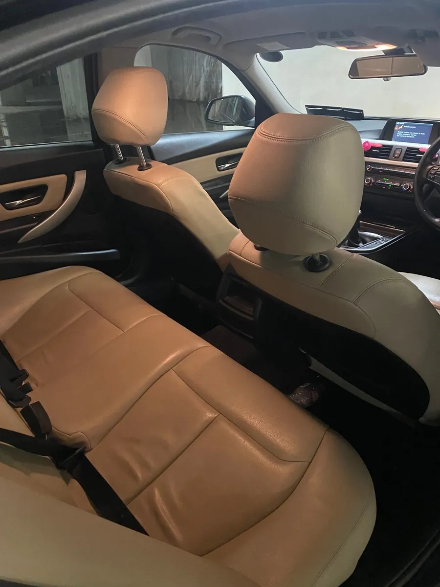 BMW 3-Series 2012 ES Leather Low Mil. - Image 3