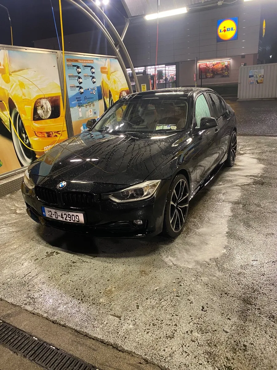 BMW 3-Series 2012 ES Leather Low Mil. - Image 1