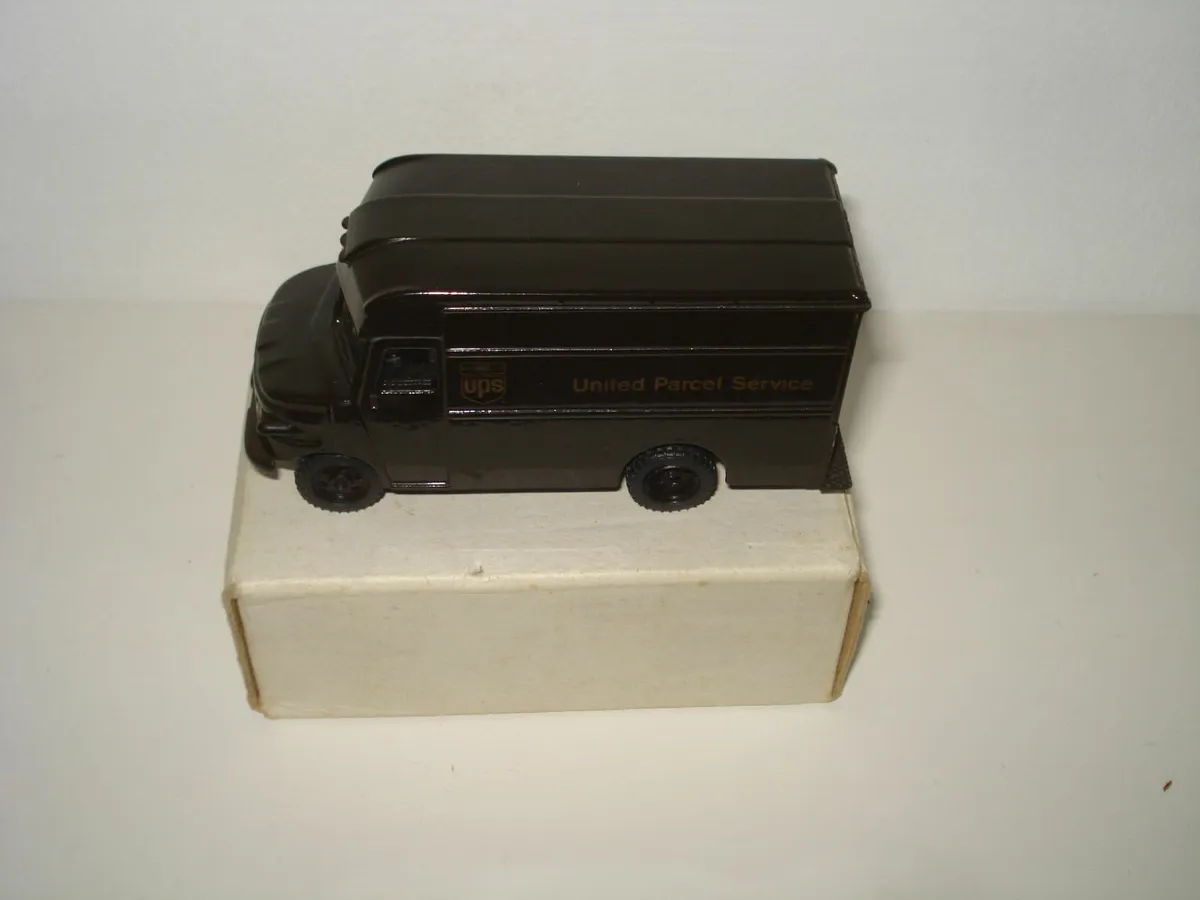 VITESSE UPS PARCEL VAN DIECAST METAL. 1/50 SCALE. - Image 4