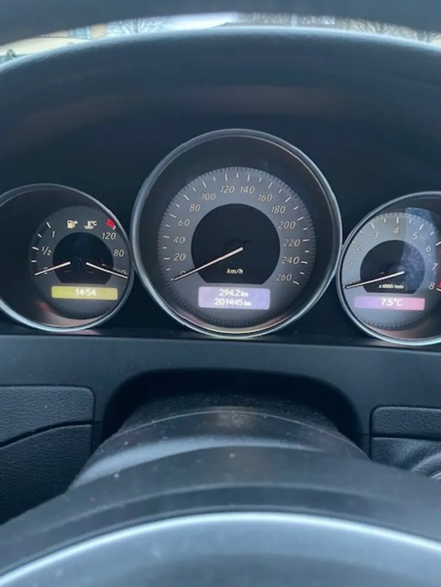 Mercedes-Benz C-Class 2011 - Image 3