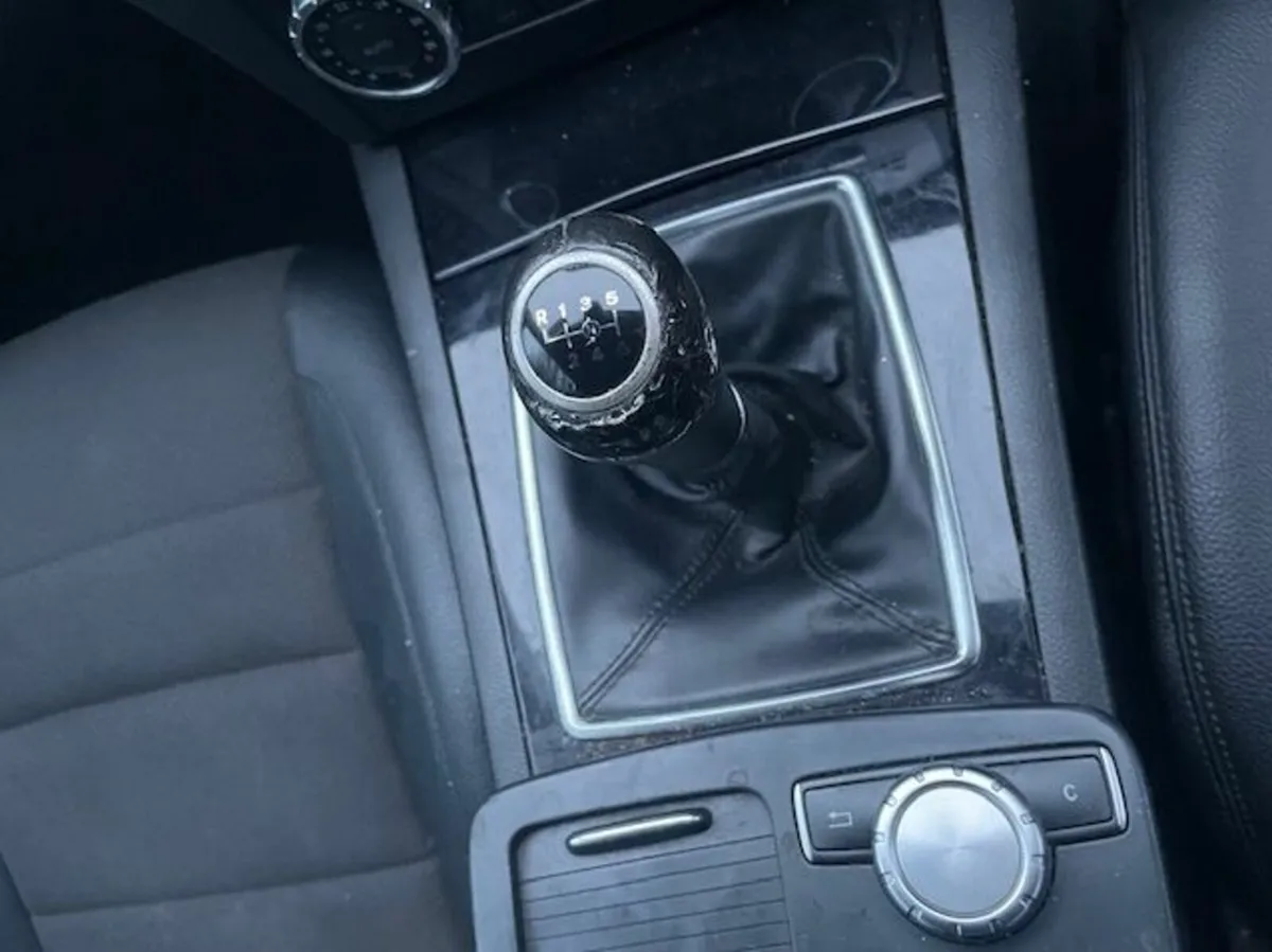 Mercedes-Benz C-Class 2011 - Image 4