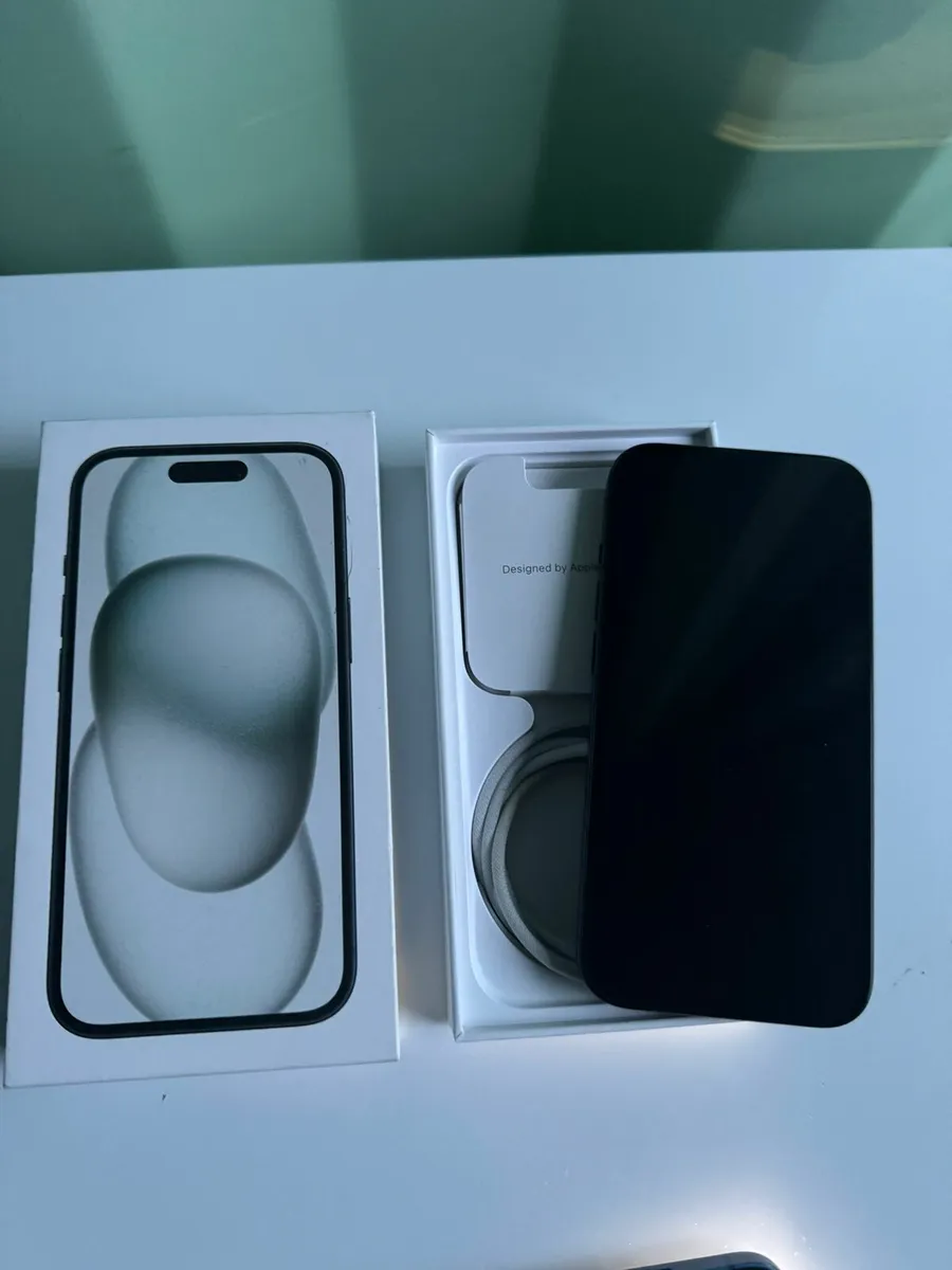 iPhone 15 - Image 1