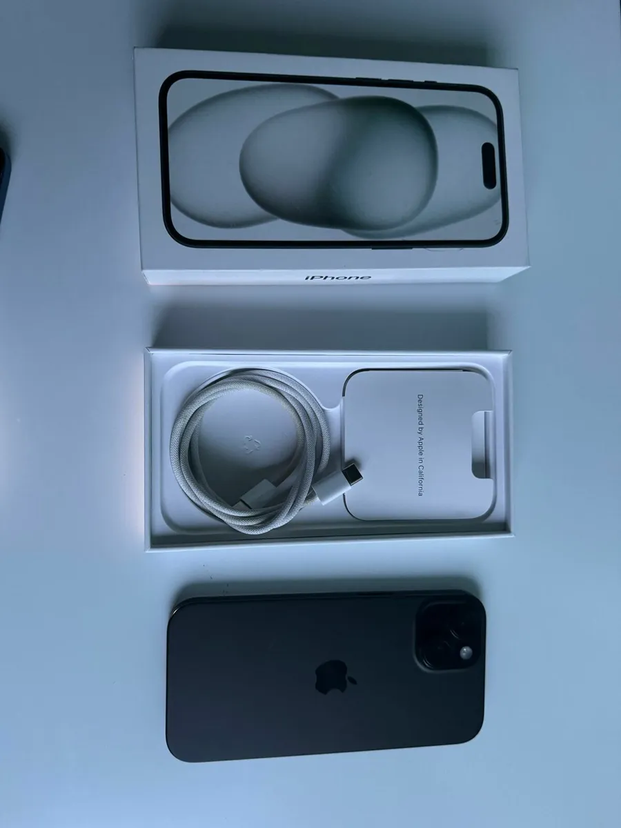 iPhone 15 - Image 3