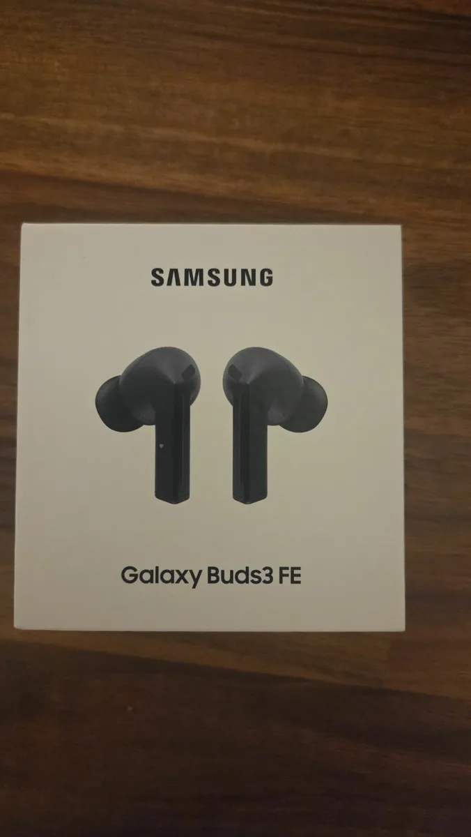 Samsung Galaxy Earbuds - Image 1