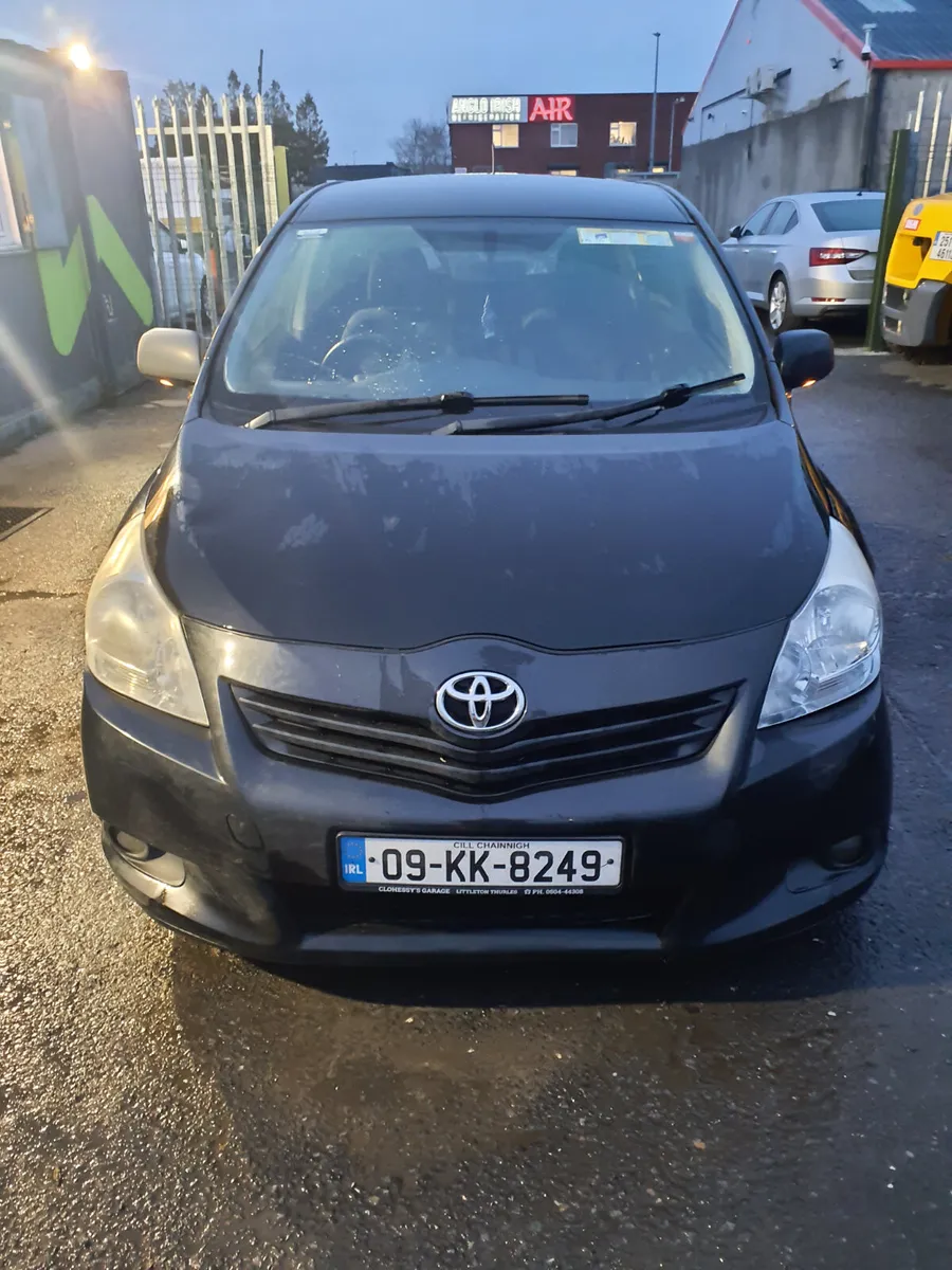 2009 Toyota Verso, 7 seater - Image 1
