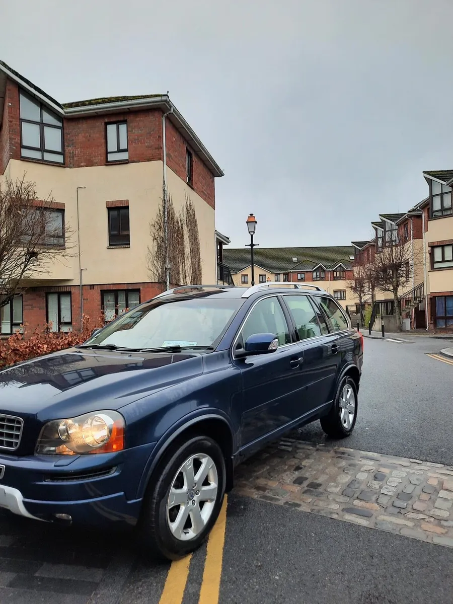 Volvo XC90 - Image 1