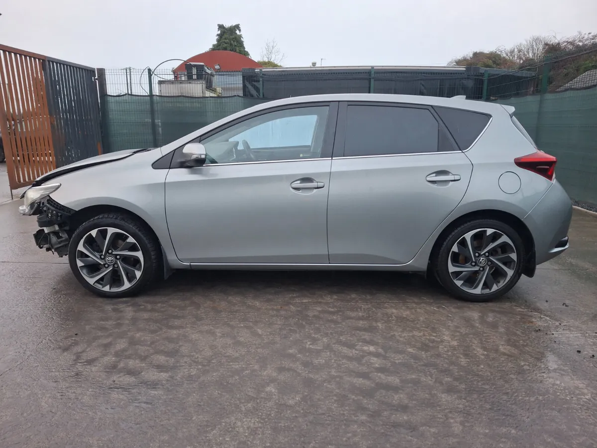 172 Toyota Auris  1.4 D4D - Image 2