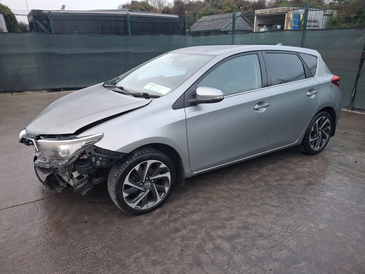 172 Toyota Auris  1.4 D4D - Image 1