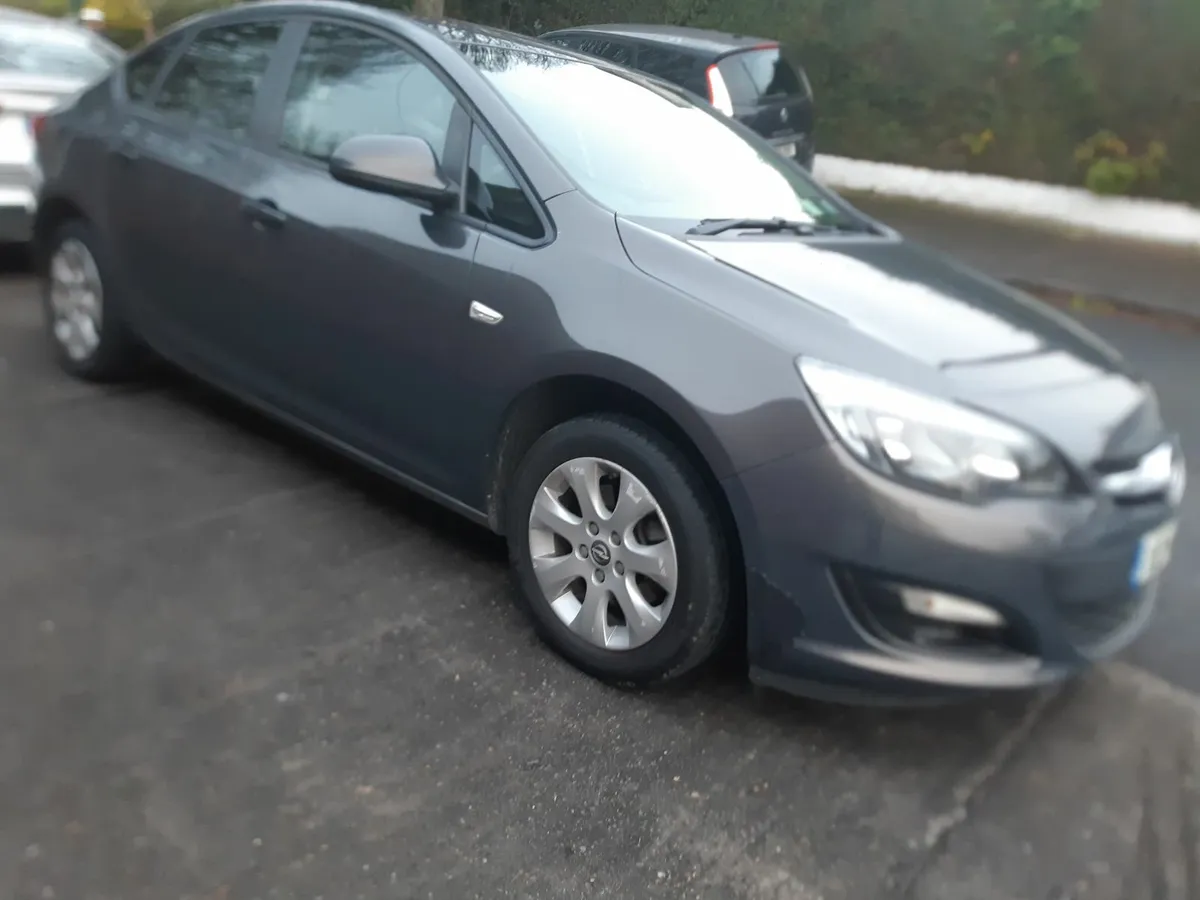 Opel Astra 2015 - Image 1