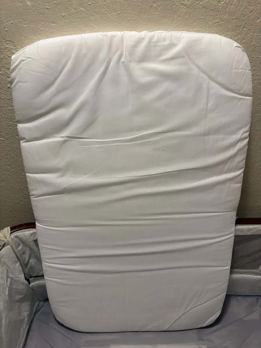 Tutti Bambini CoZee Luxe Bedside Crib - Image 4